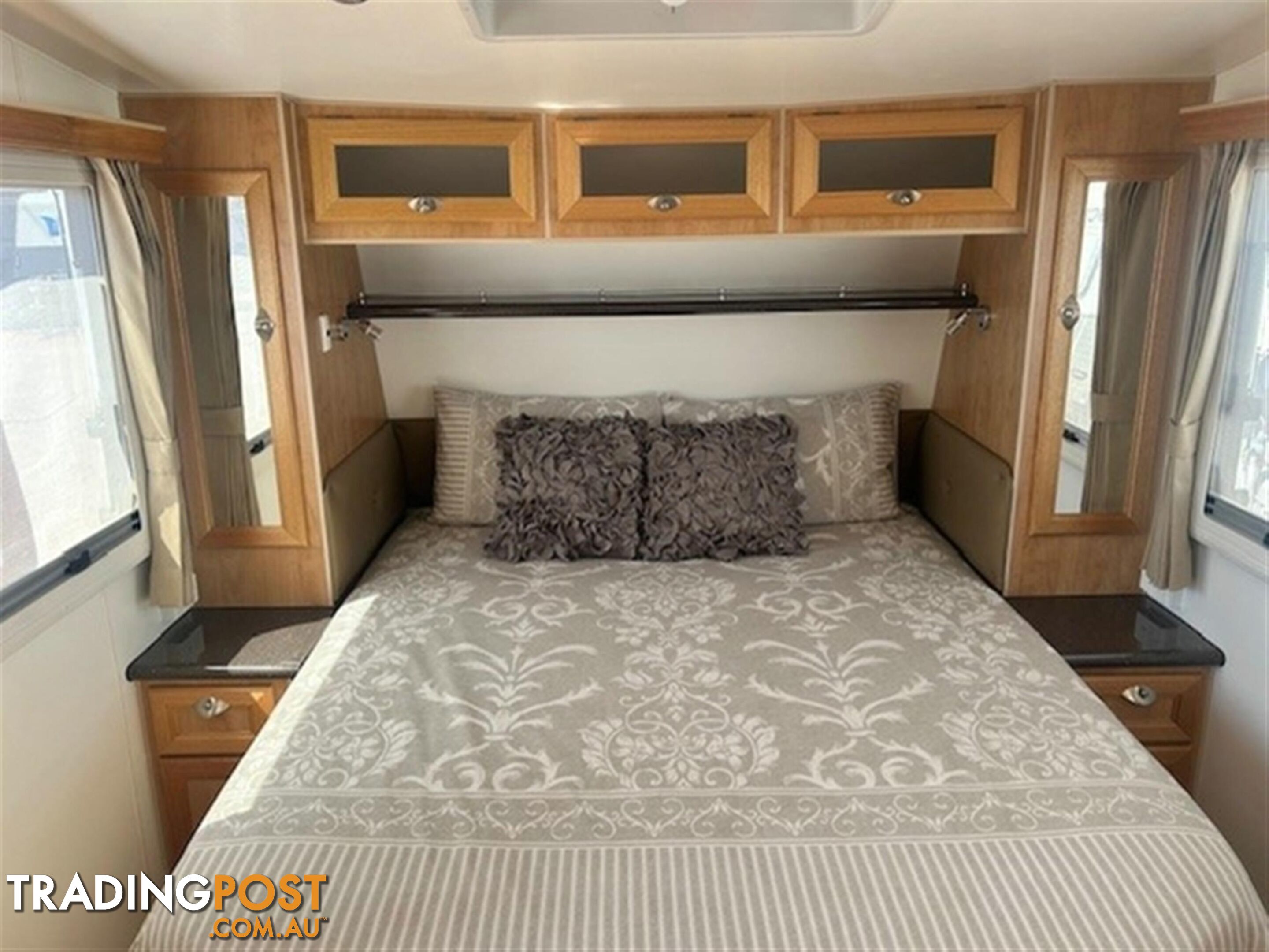 2013 TRAVELLER UTOPIA 22' CARAVAN SEMI OFF ROA 