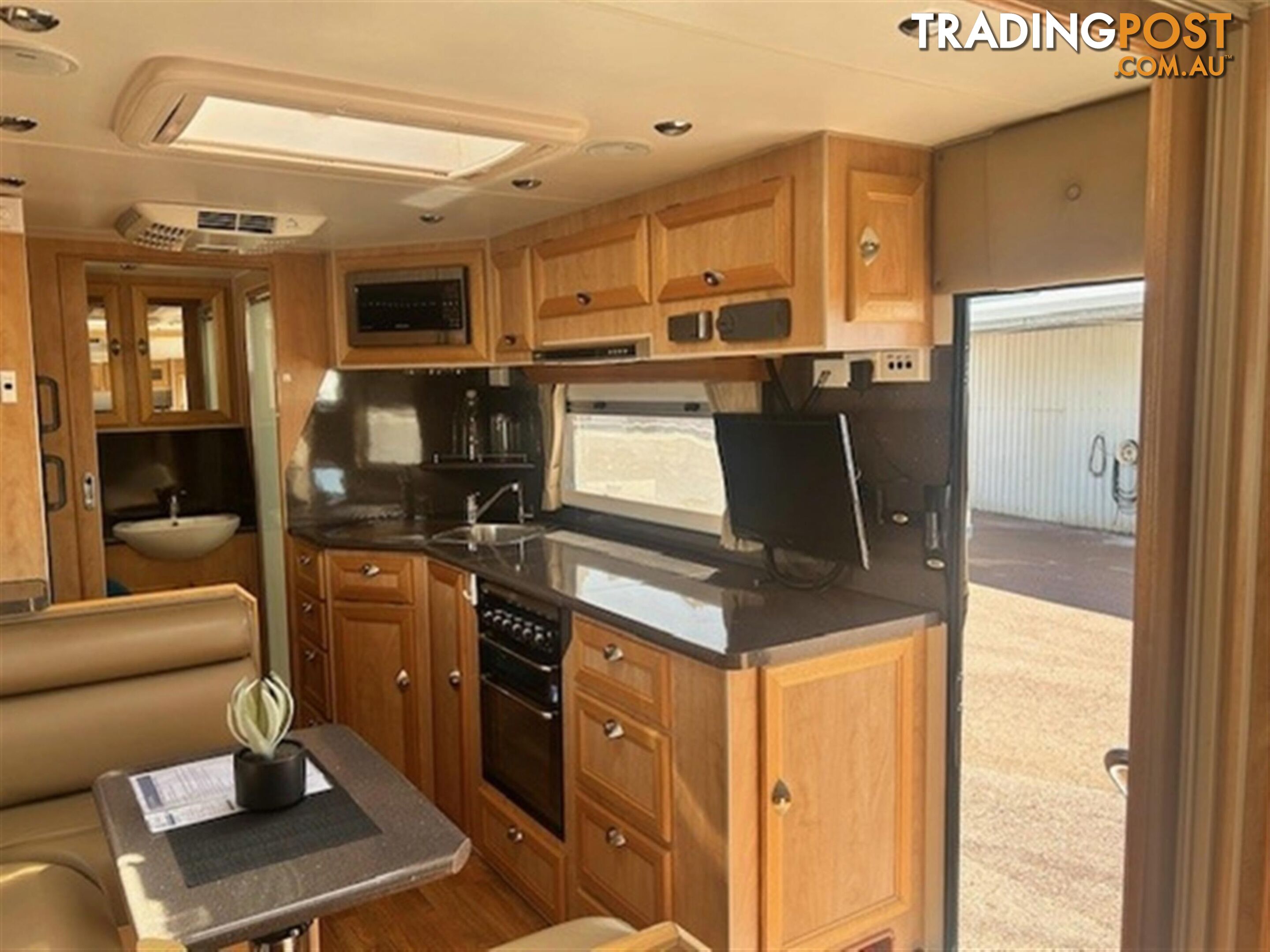 2013 TRAVELLER UTOPIA 22' CARAVAN SEMI OFF ROA 