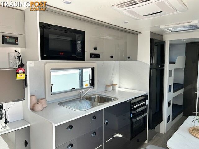 2023 NEWLANDS LUXE AAP SEMI O/R 675 3 B CLUB CARAVAN