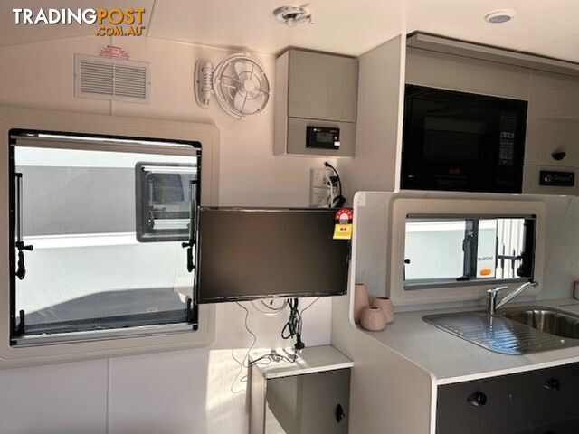 2023 NEWLANDS LUXE AAP SEMI O/R 675 3 B CLUB CARAVAN