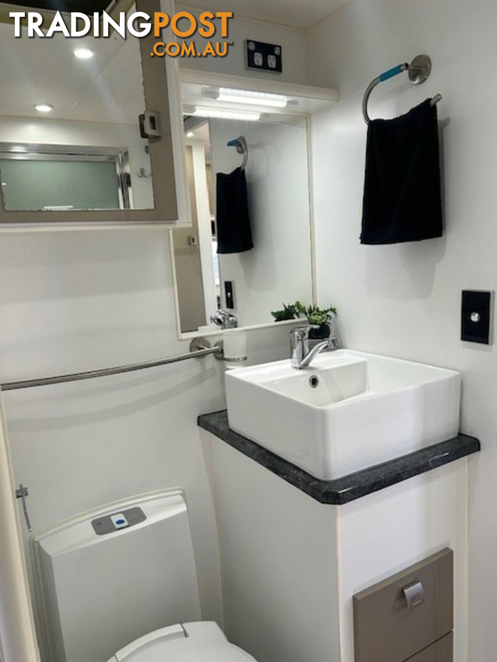 2017 MURRAY ELITE CENTRE ENSUITE CARAVAN