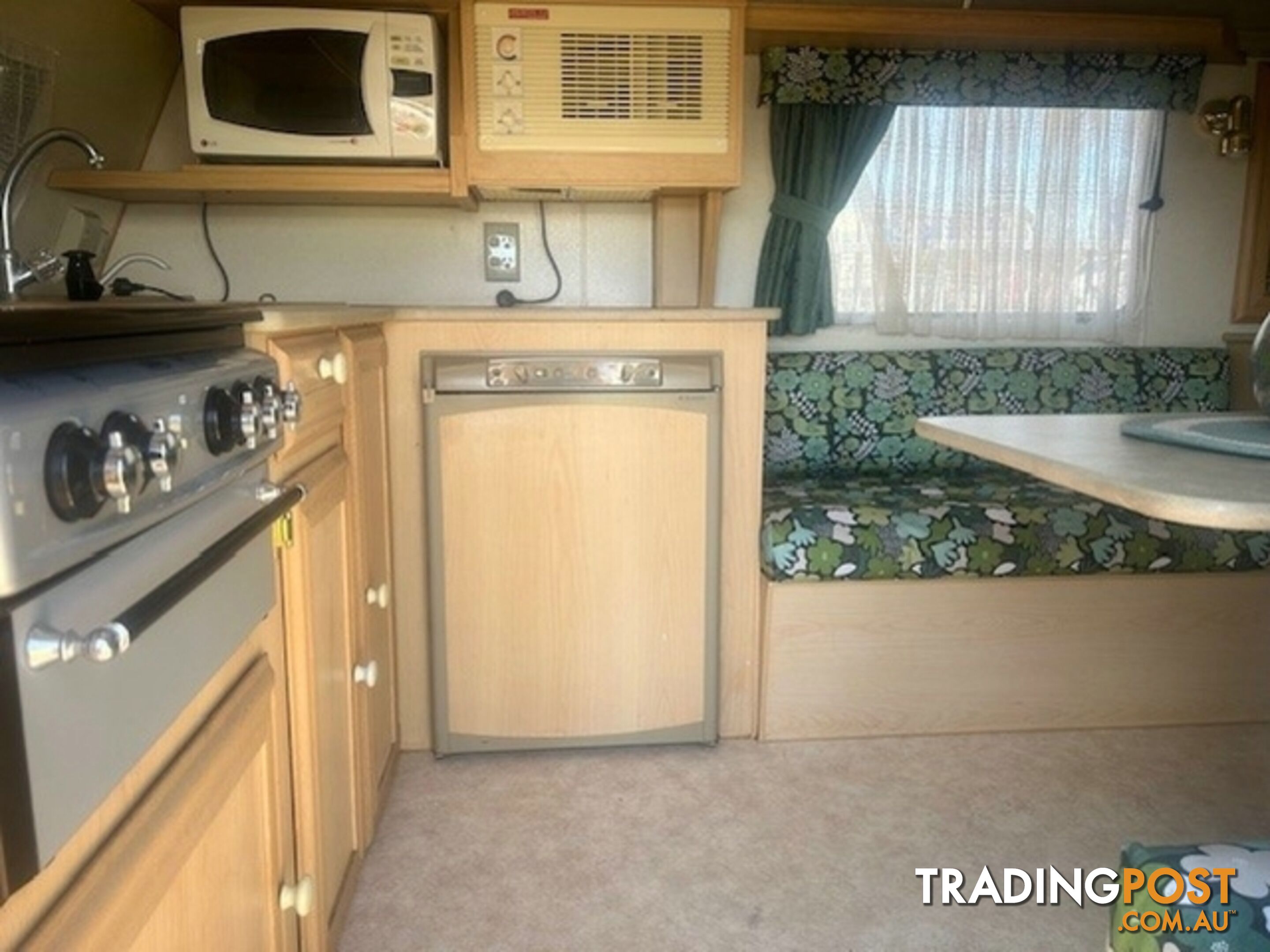 2003 COROMAL EXCEL 505 DOUBLE BED CARAVAN