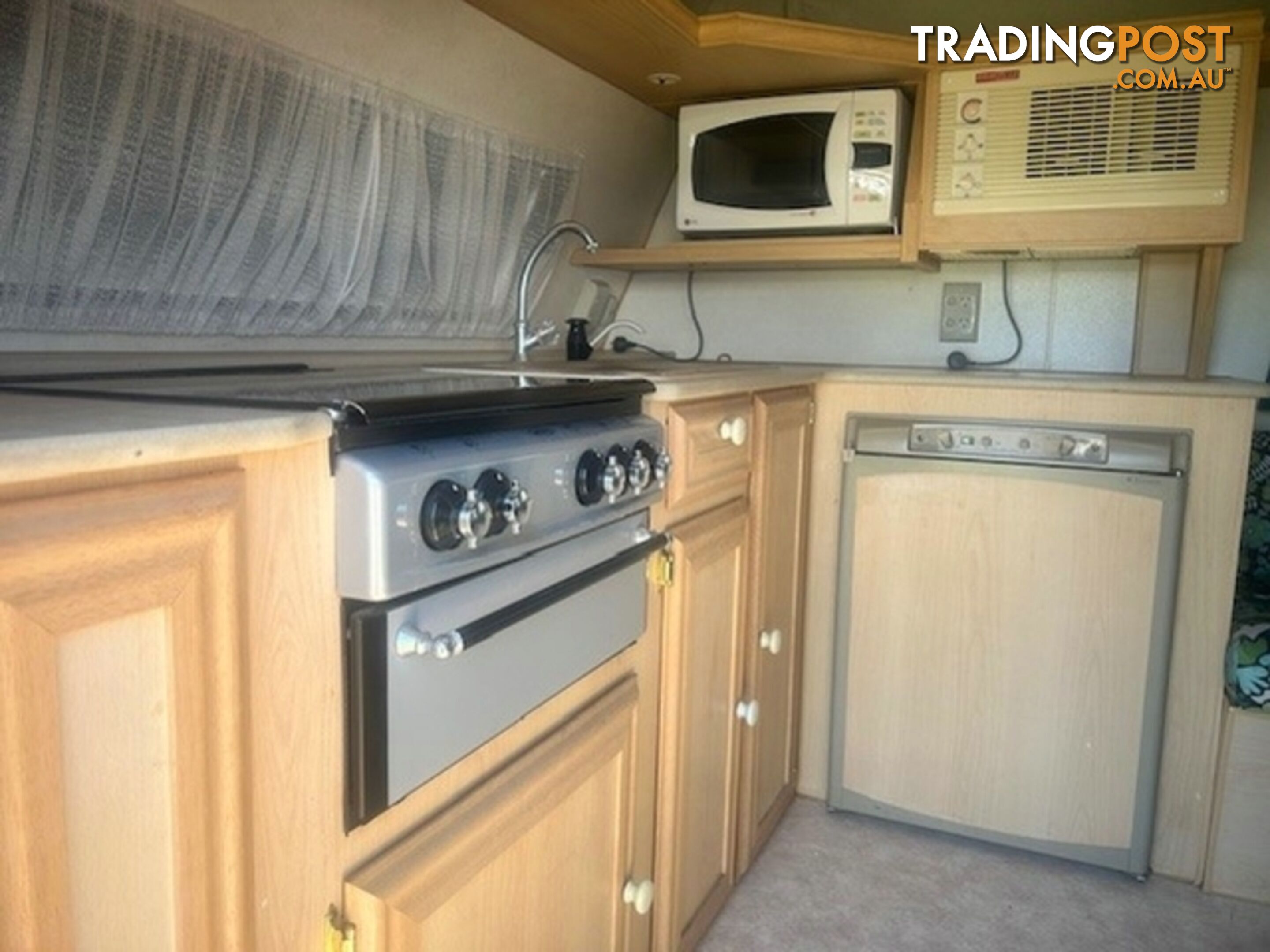 2003 COROMAL EXCEL 505 DOUBLE BED CARAVAN