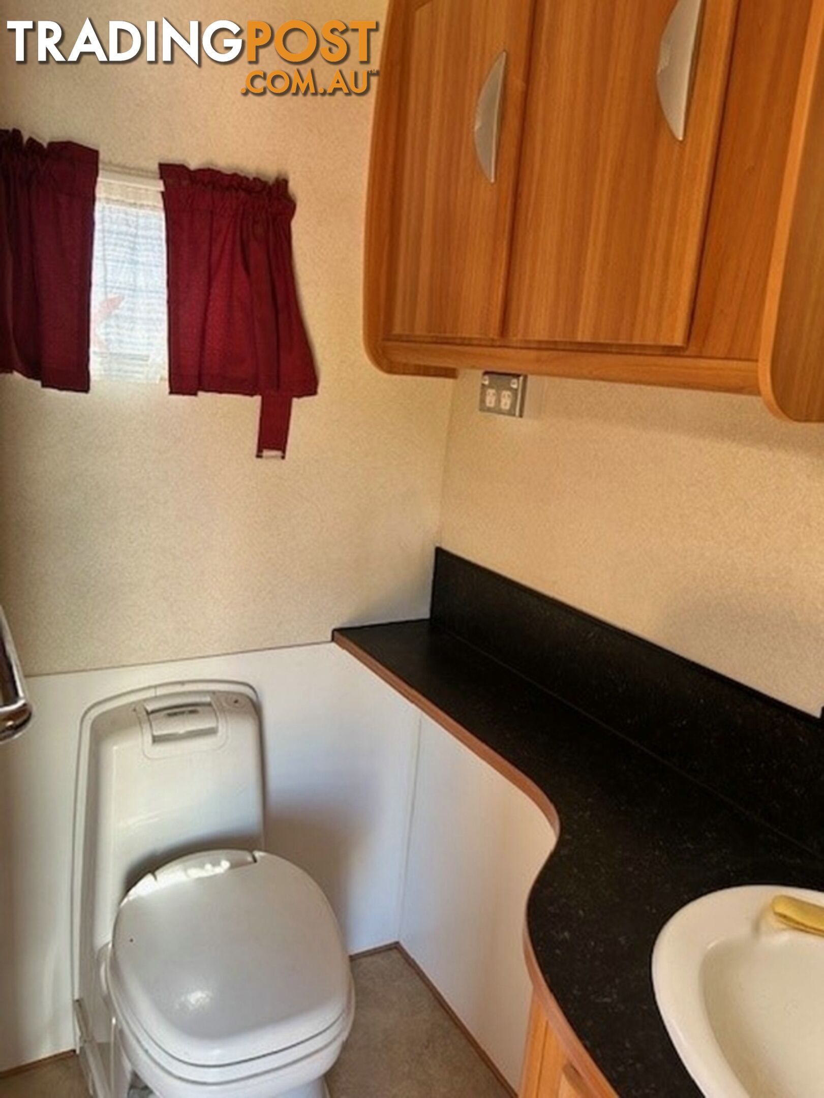 2009 COROMAL LIFESTYLE 618S SINGLE BEDS CARAVAN