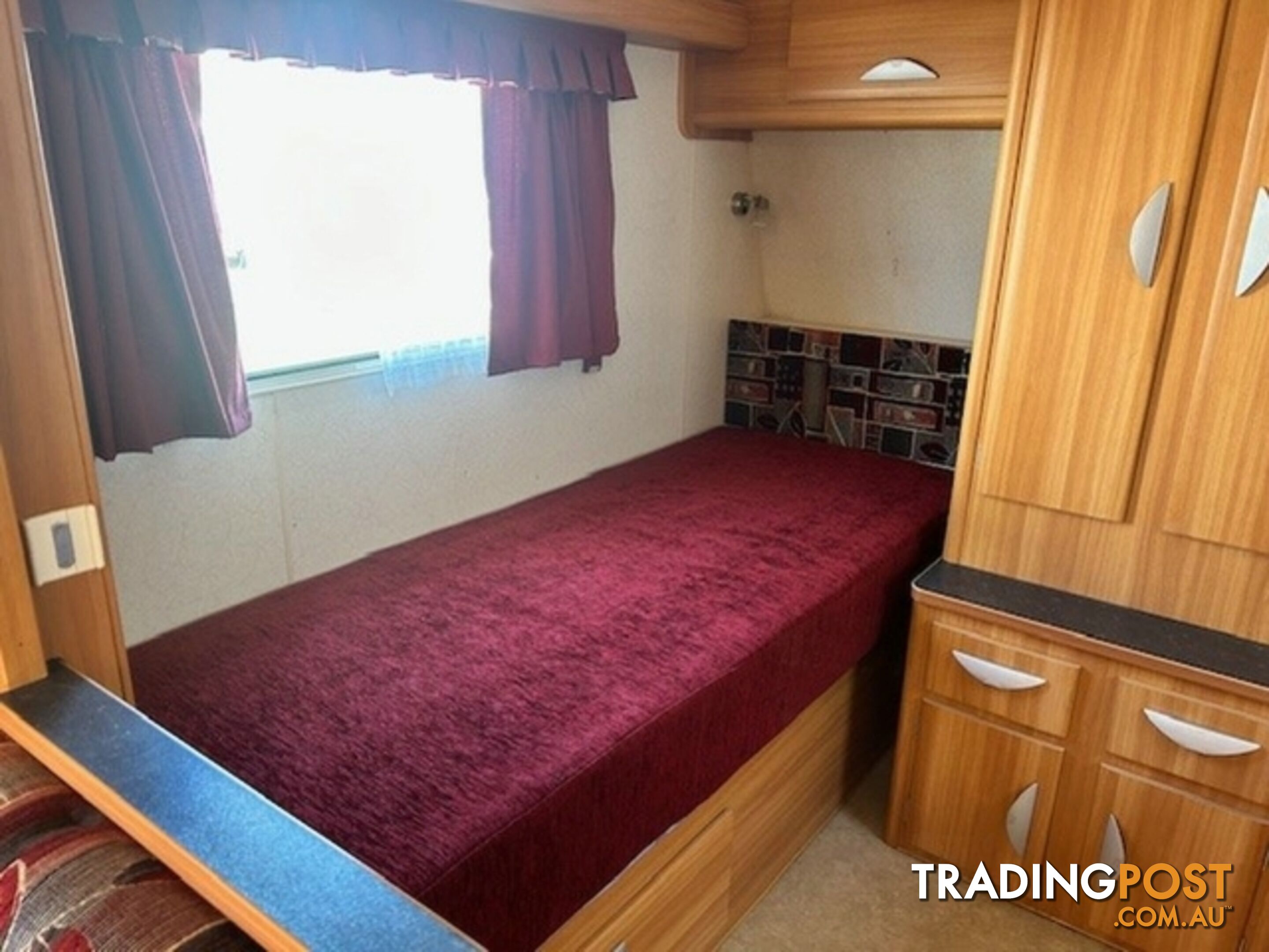 2009 COROMAL LIFESTYLE 618S SINGLE BEDS CARAVAN