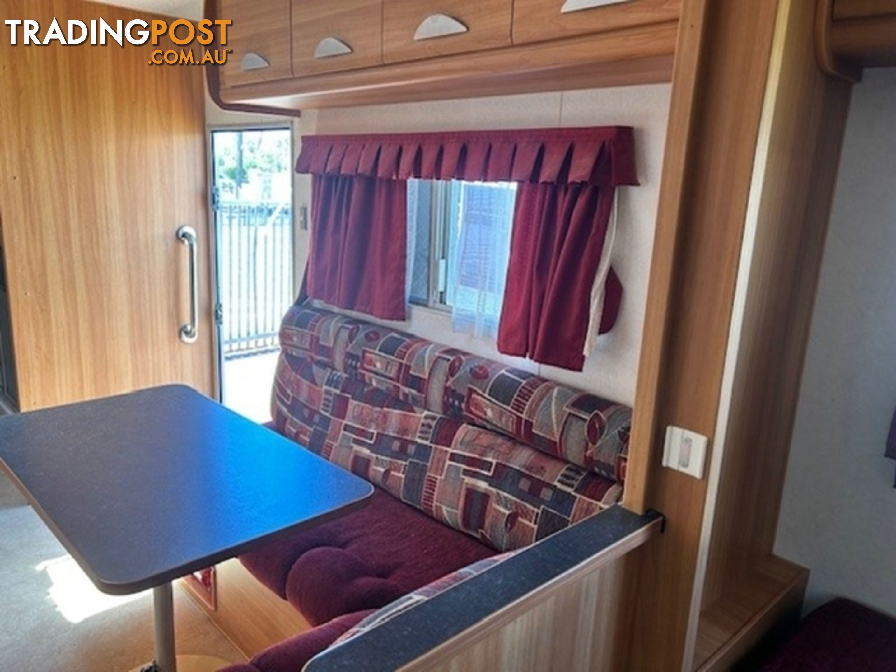 2009 COROMAL LIFESTYLE 618S SINGLE BEDS CARAVAN