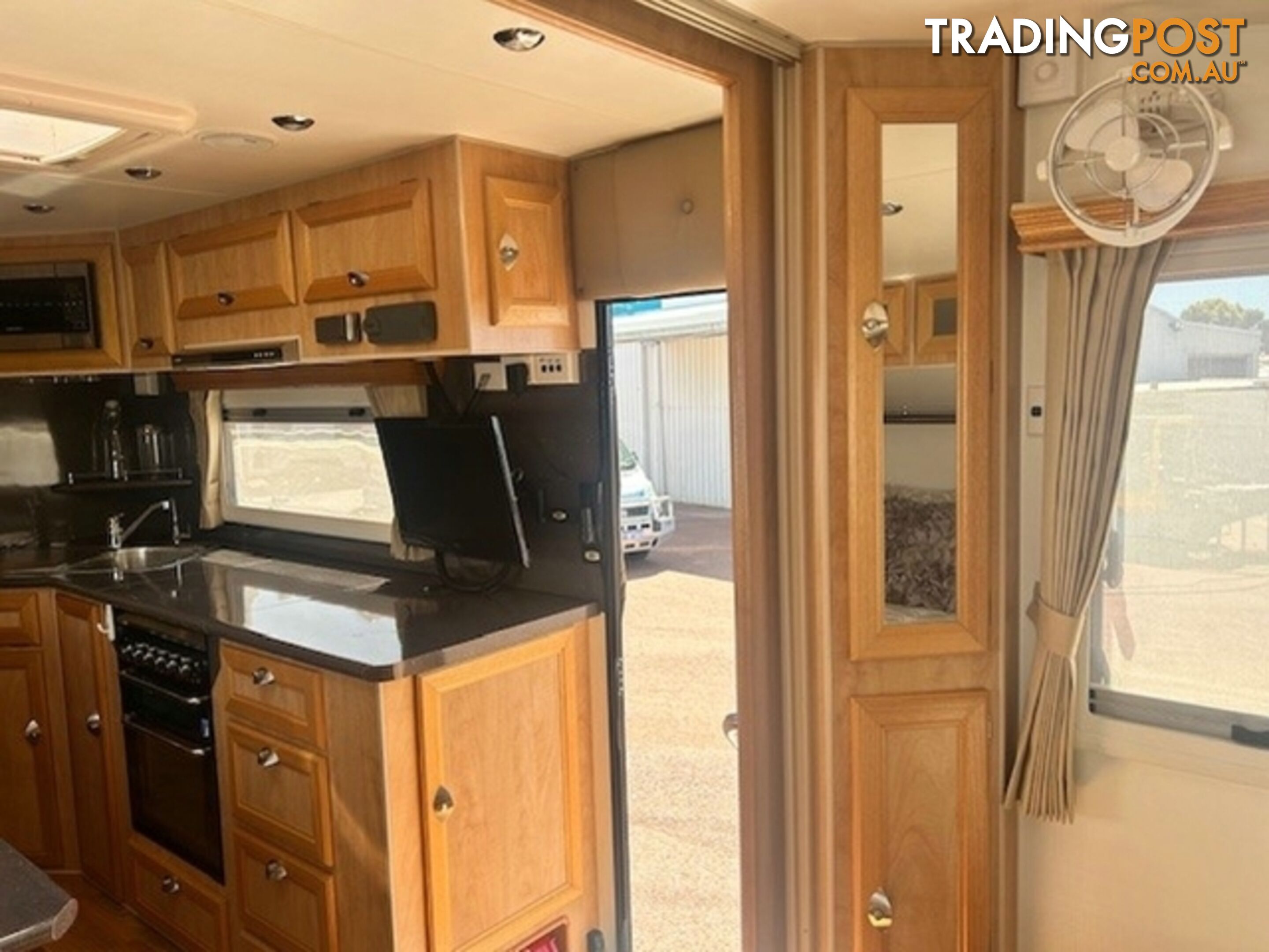 2013 TRAVELLER UTOPIA 22' CARAVAN SEMI OFF ROA 