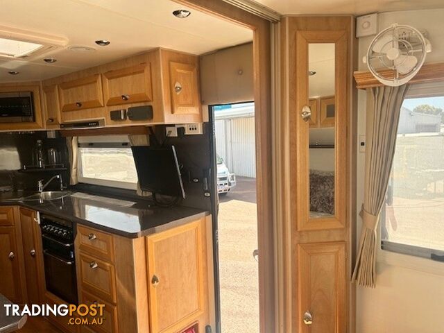 2013 TRAVELLER UTOPIA 22' CARAVAN SEMI OFF ROA 