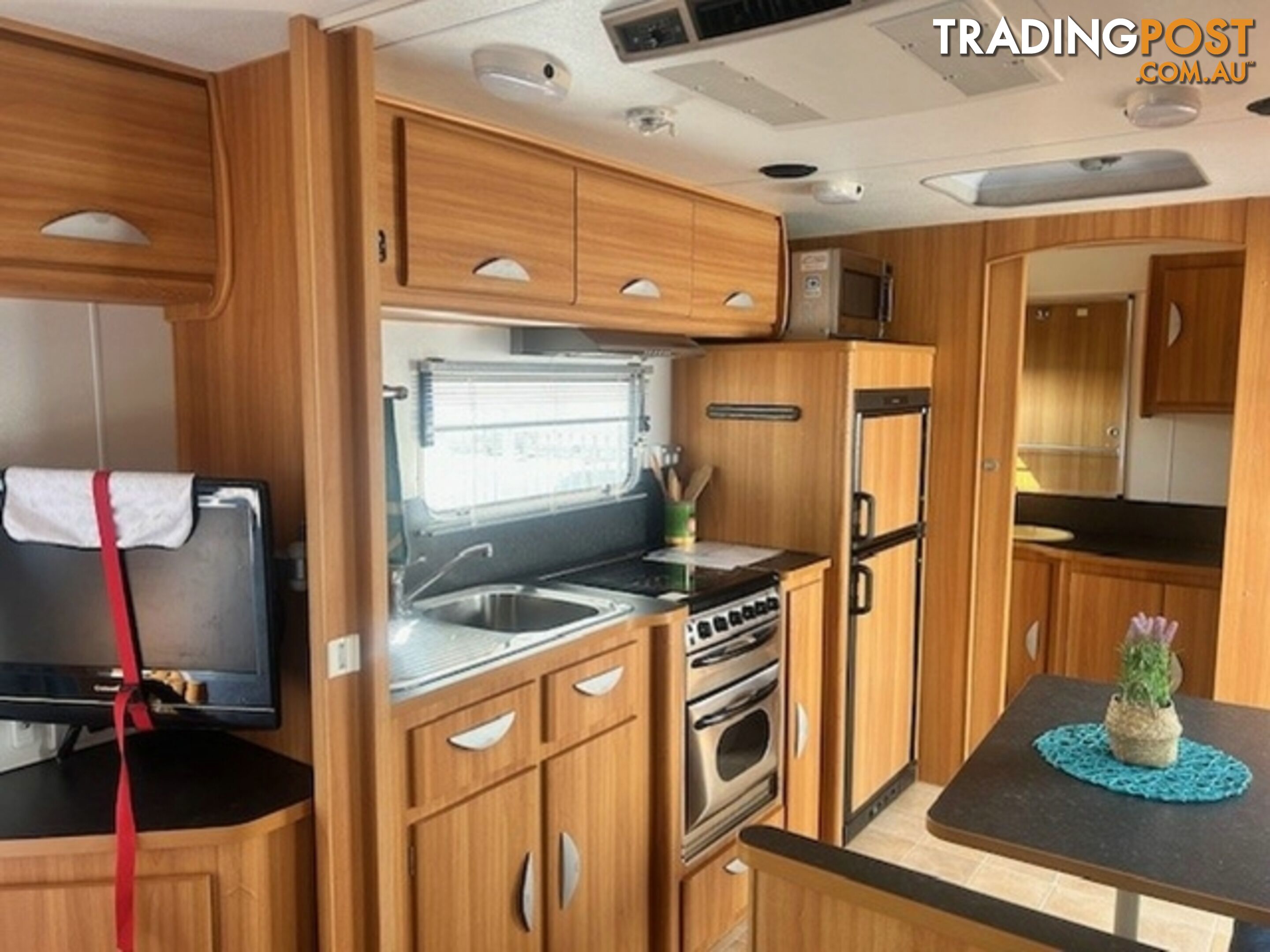 2010 COROMAL LIFESTYLE XC 635 CARAVAN