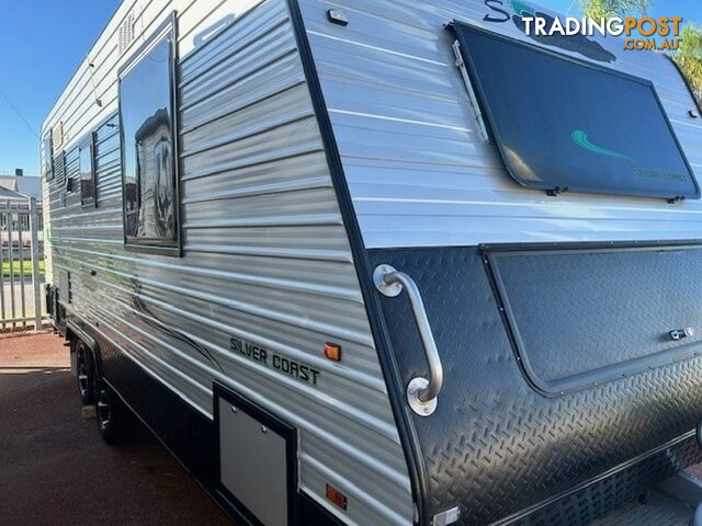 2015 SUNCOAST SILVER COAST CAFE LOUNGE CARAVAN - photo 3 of 42