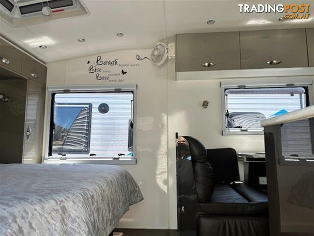 2014 UNIVERSAL BAKTRAX SEMI OFF ROAD CARAVAN