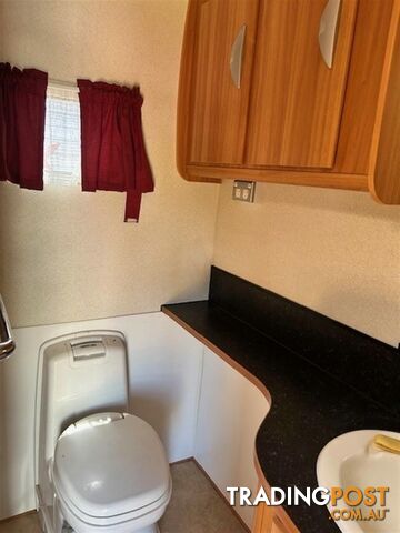 2009 COROMAL LIFESTYLE 618S SINGLE BEDS CARAVAN