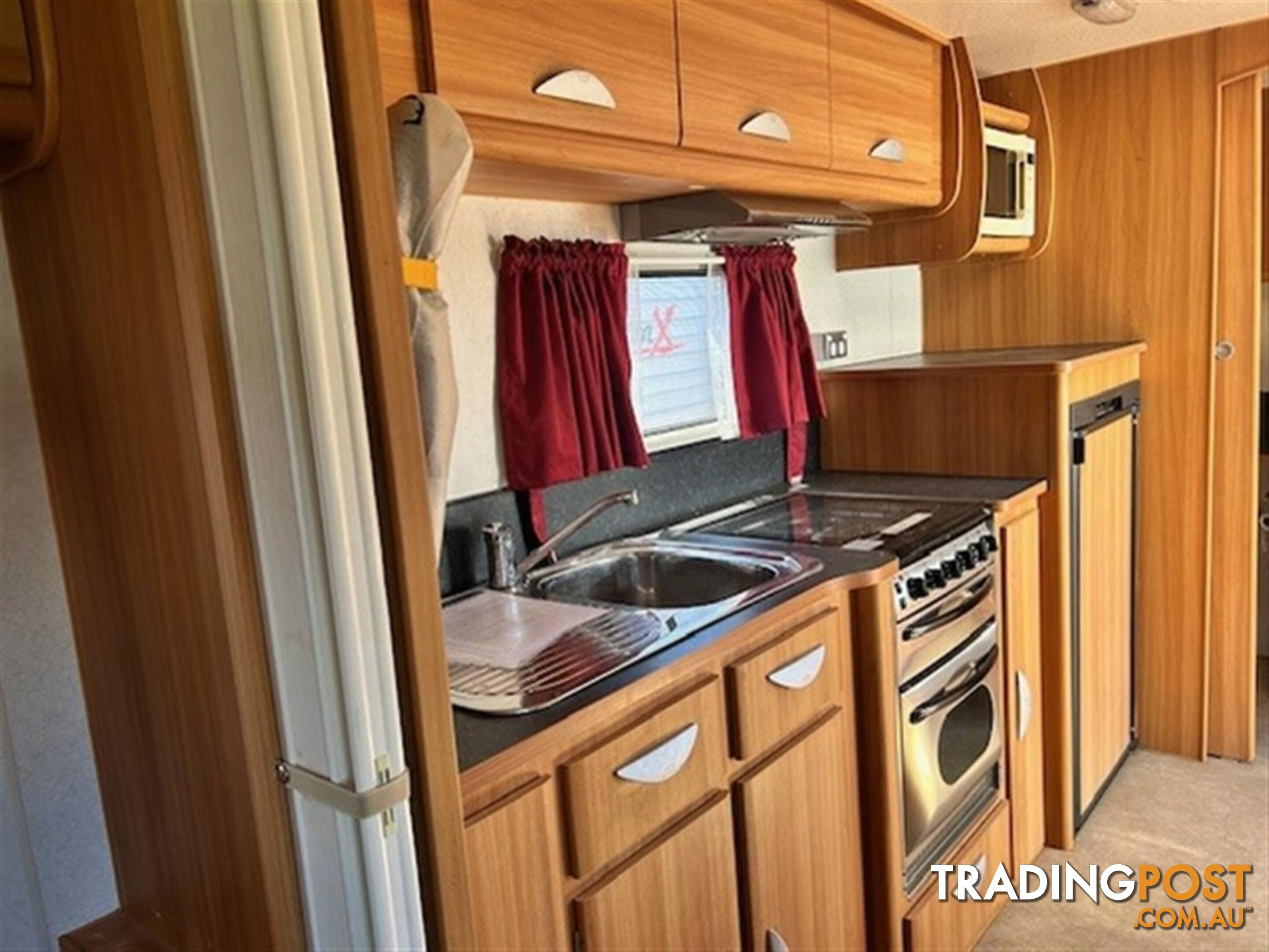 2009 COROMAL LIFESTYLE 618S SINGLE BEDS CARAVAN