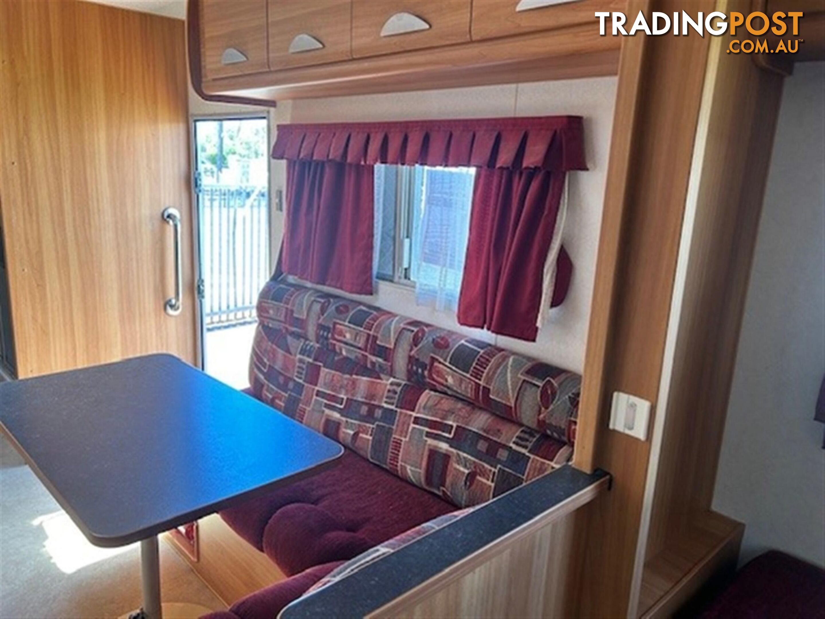 2009 COROMAL LIFESTYLE 618S SINGLE BEDS CARAVAN