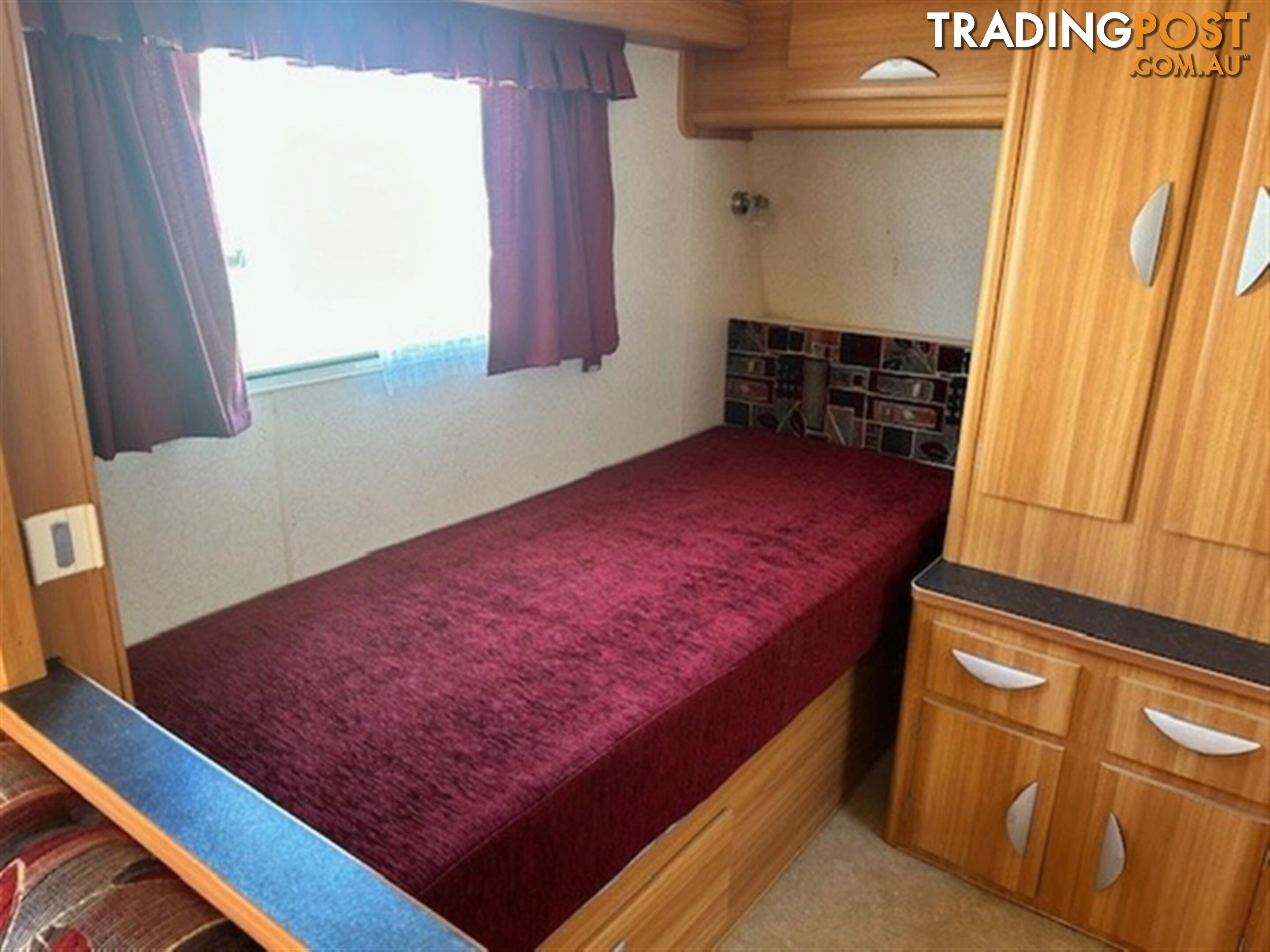 2009 COROMAL LIFESTYLE 618S SINGLE BEDS CARAVAN