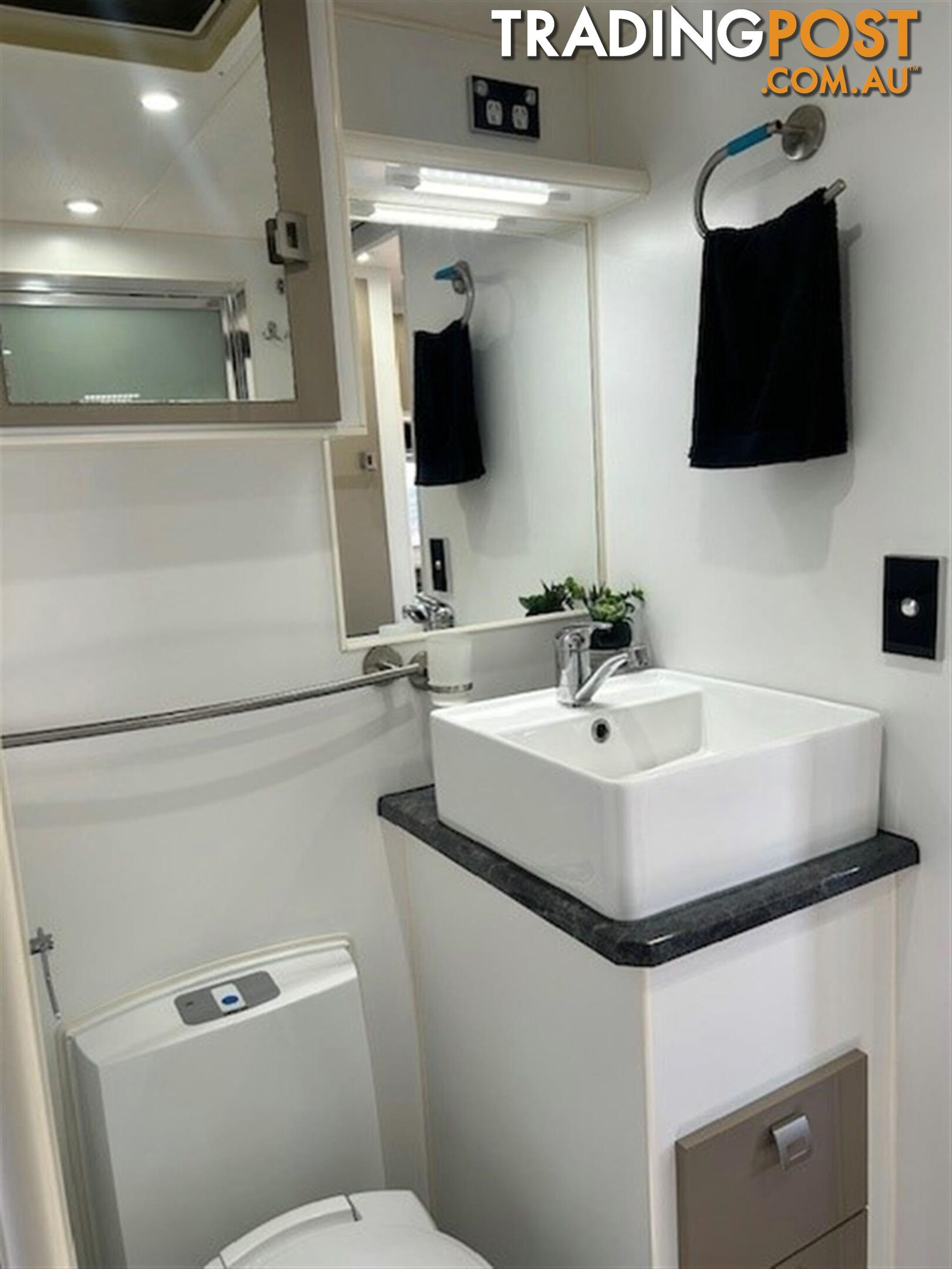 2017 MURRAY ELITE CENTRE ENSUITE CARAVAN