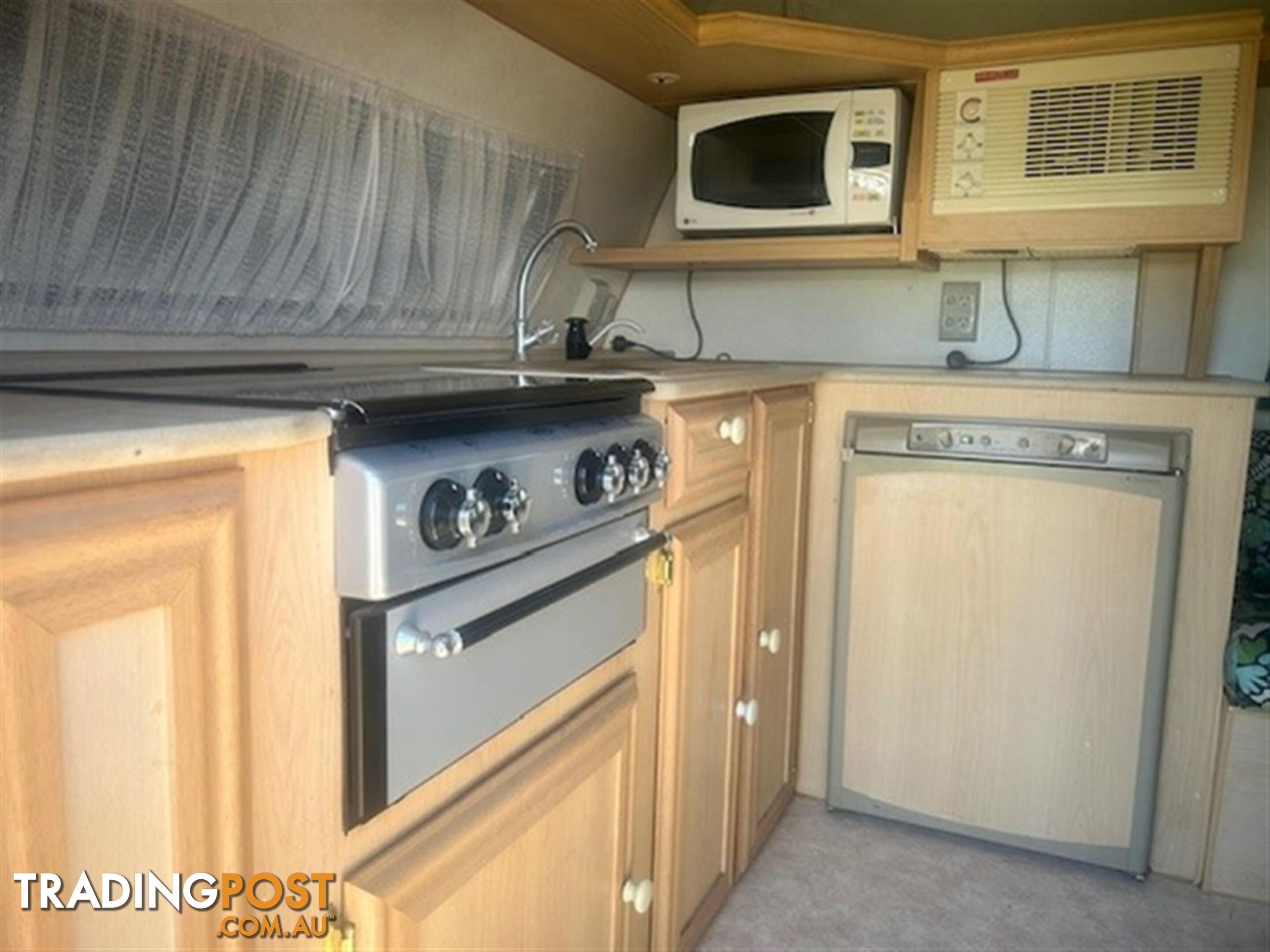 2003 COROMAL EXCEL 505 DOUBLE BED CARAVAN