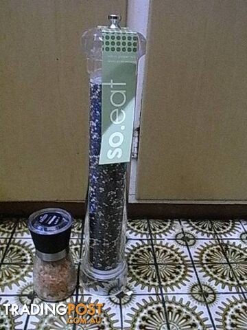 NEW LARGE 400mm tall salt of pepper mill with ceramic grinder - photo 2 of 5