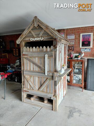 Rustic outdoor dunny 2200 high