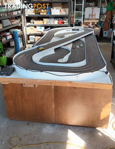 SLOT CAR TRACK AND ACCESSORIES