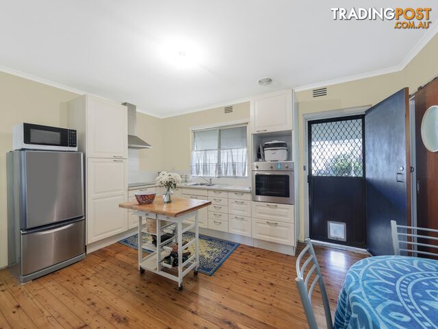 11 Spencer Road MANNERING PARK NSW 2259