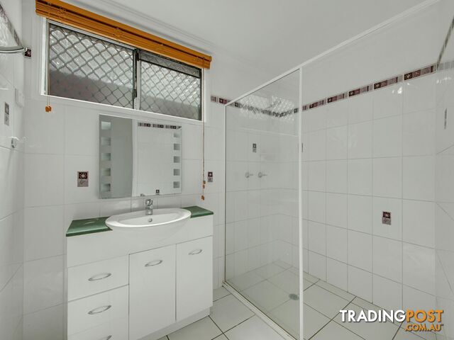 16b Walters Ave WEST GLADSTONE QLD 4680