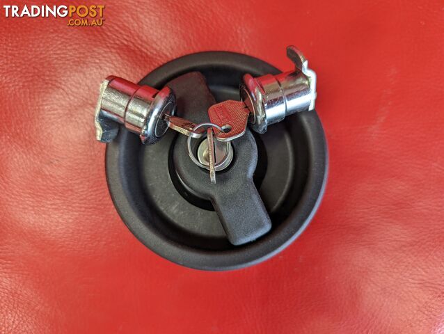 Door Assembly Lock And Tack Box Locks With Matching Keys - photo 2 of 3