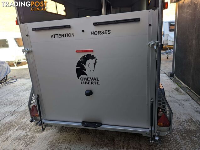 Cheval Liberte Gold Aluminium Tailgate