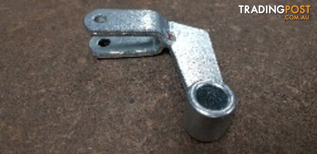 L-Shaped Tailgate Bracket For Gas Strut