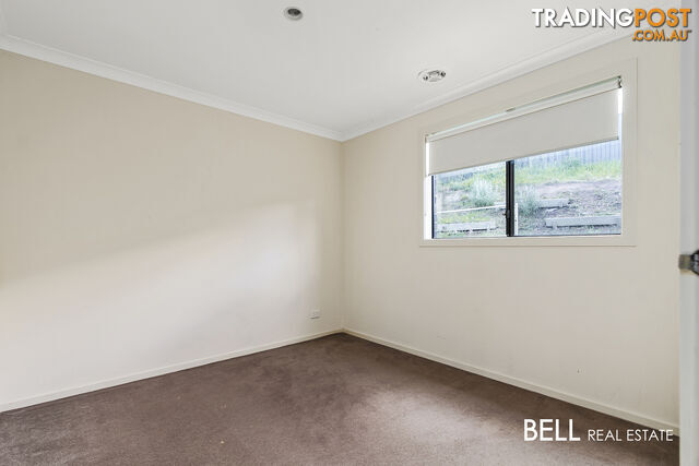 32 Victoria Place PAKENHAM VIC 3810