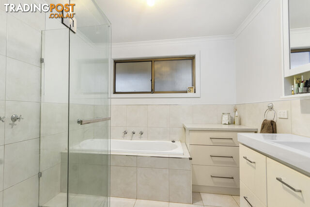 9 Brisbanes Road COCKATOO VIC 3781