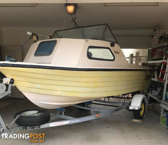 REEFCRAFT Half Cabin Fibreglass (Double Hull) Boat