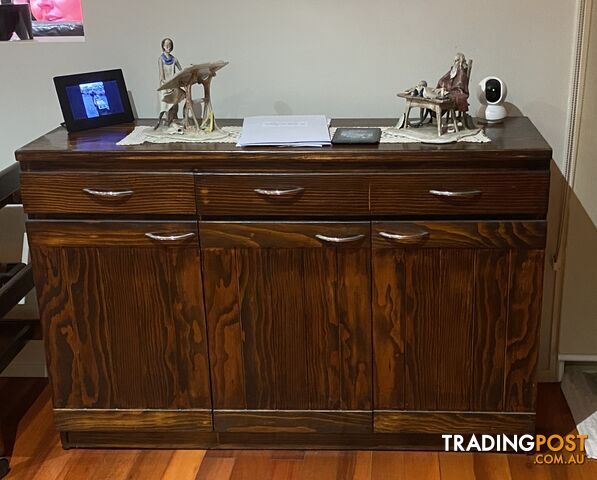 Chiswell buffet & dining suite