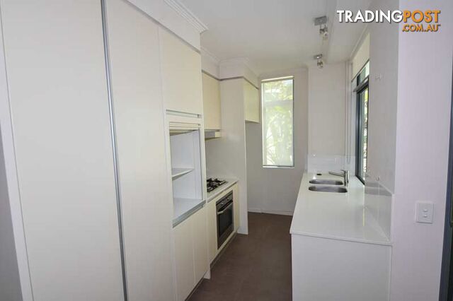 16/28 Bayview St RUNAWAY BAY QLD 4216