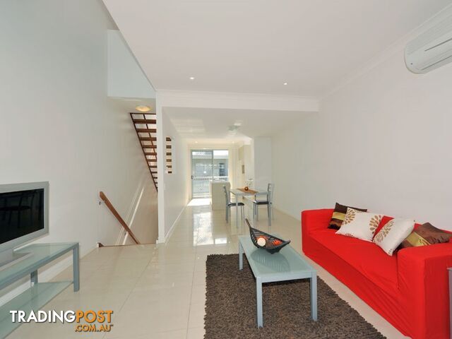 66 Richmond Road MORNINGSIDE QLD 4170