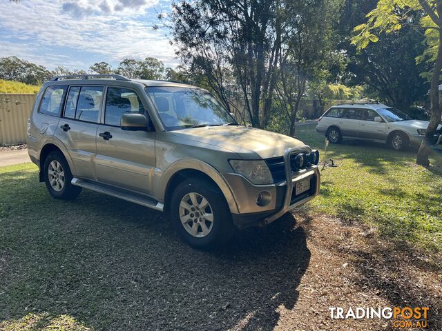 2009 Mitsubishi Pajero NT Platinum SUV Automatic - photo 2 of 10