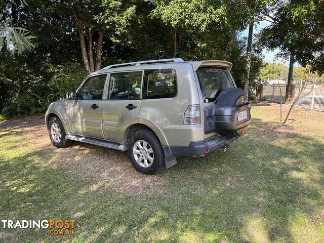2009 Mitsubishi Pajero NT Platinum SUV Automatic - photo 3 of 10