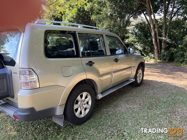 2009 Mitsubishi Pajero NT Platinum SUV Automatic - photo 4 of 10
