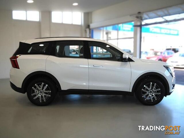2025 MAHINDRA XUV700 AX7L  SUV - photo 5 of 44
