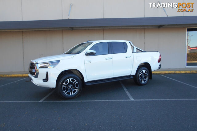2021 TOYOTA HILUX   CAB CHASSIS