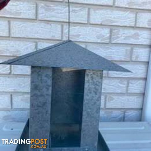 HANGING BIRD FEEDER