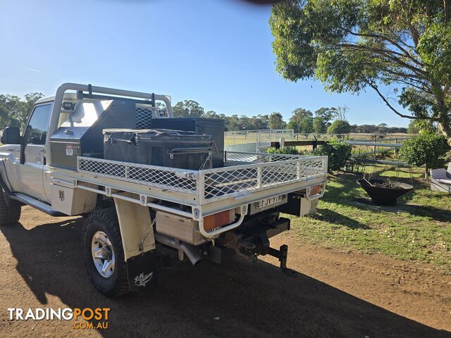 2017 Toyota Landcruiser VDJ79R GXL Ute Manual