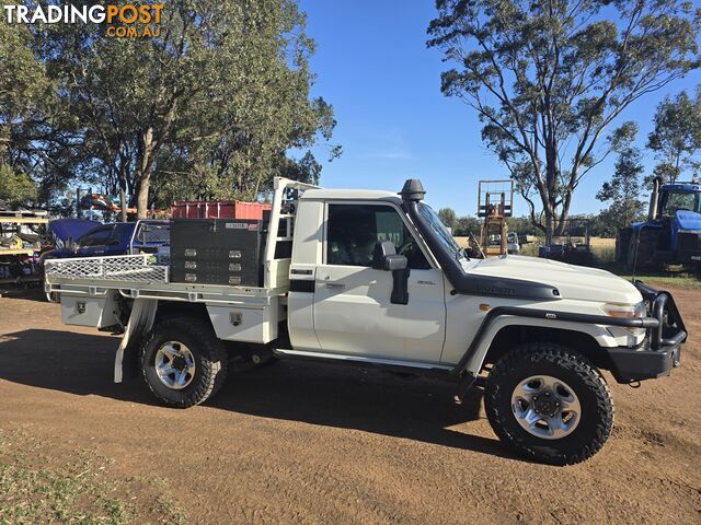 2017 Toyota Landcruiser VDJ79R GXL Ute Manual