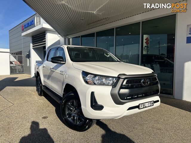 2023 TOYOTA HILUX   DUAL CAB