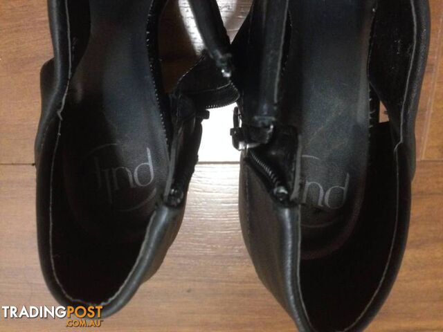 Pulp High Heel Semi Boot. Zip Up. Black. Size 7. - photo 2 of 5