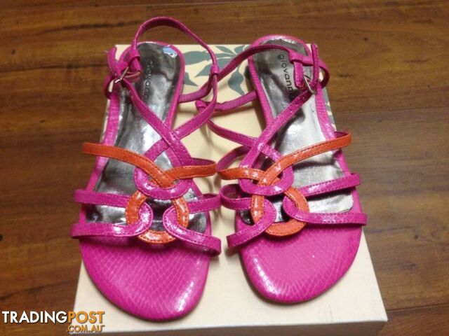 Giovanna Flats Pink Multi. Style Gabby. Size 7.5