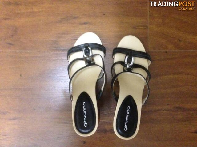 Giovanna Wedges. Black. Leather Upper. Black. Size 7. - photo 5 of 5