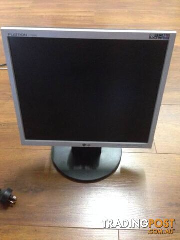 LG Flatron Computer Monitor 17 Inch Screen - photo 4 of 7