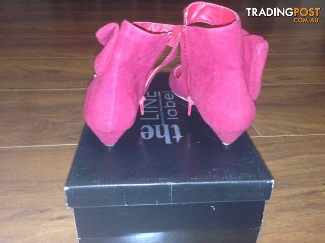 Line Label Low Wedges. Bright Red. Leather & Suede. Size 7 - photo 5 of 6
