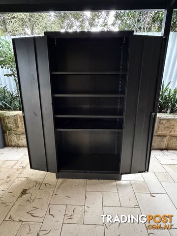 Metal storage cabinet. - photo 2 of 2
